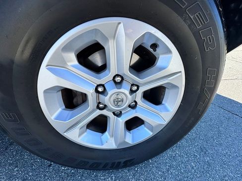 Used 2022 Toyota 4Runner SR5 Premium w/ Moonroof Package AWD/4WD image 30