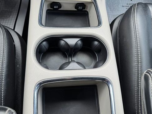 Used 2017 Dodge Grand Caravan SXT image 30