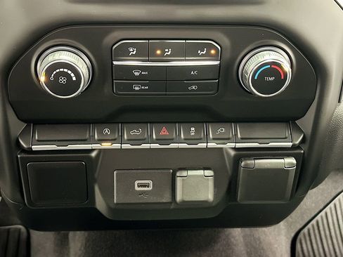 Used 2020 Chevrolet Silverado 1500 Custom w/ Custom Value Package image 16