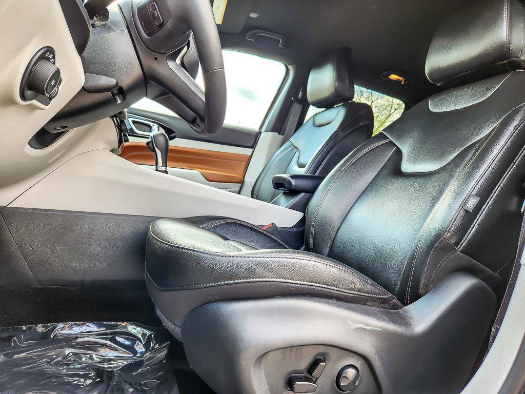 Certified 2024 Jeep Compass Limited AWD/4WD image 9