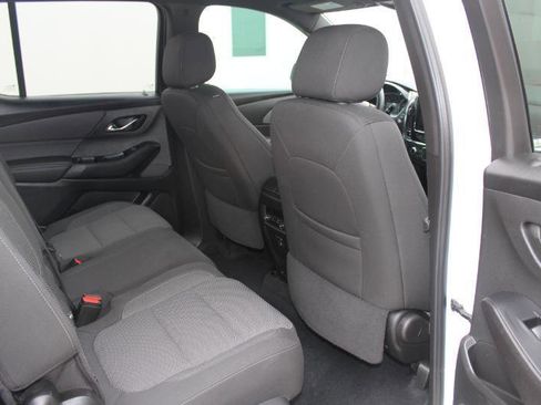Used 2023 Chevrolet Traverse LT FWD image 16