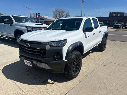 New 2026 Chevrolet Colorado Trail Boss AWD/4WD image 2