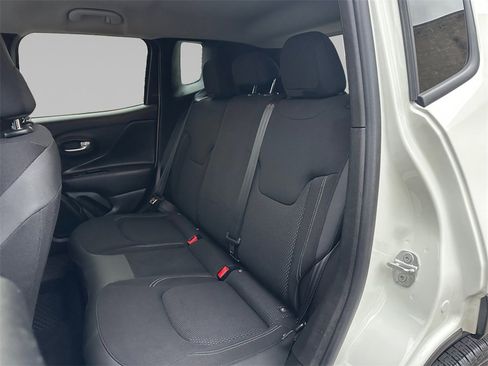 Certified 2023 Jeep Renegade Latitude w/ Premium Group image 15