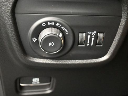 Used 2025 Jeep Grand Cherokee Summit image 29