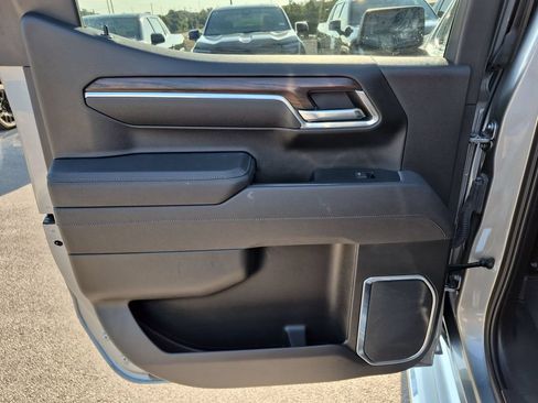 Used 2025 GMC Sierra 1500 SLT AWD/4WD image 36