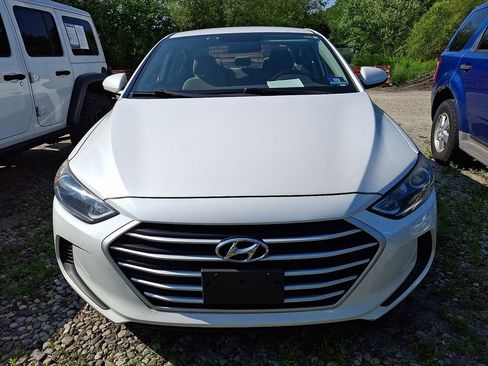 Used 2017 Hyundai Elantra SE FWD image 2