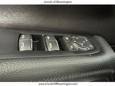 Used 2025 GMC Yukon Denali AWD/4WD image 35