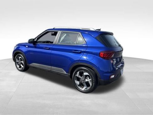 Used 2022 Hyundai Venue Limited w/ Cargo Package FWD image 10