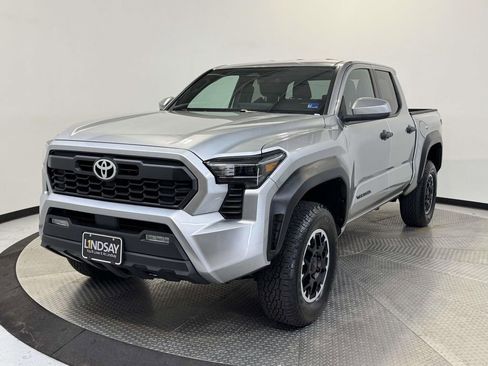 Used 2024 Toyota Tacoma TRD Off-Road image 3