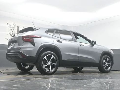 Used 2024 Chevrolet Trax RS image 32