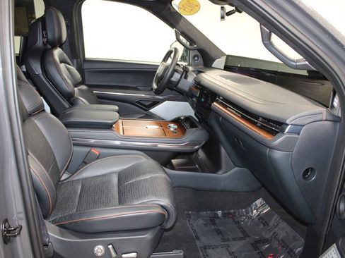 Used 2025 Lincoln Navigator Black Label AWD/4WD image 35