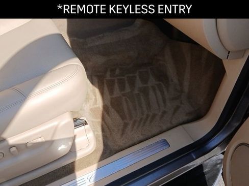 Used 2014 Cadillac Escalade Luxury image 11