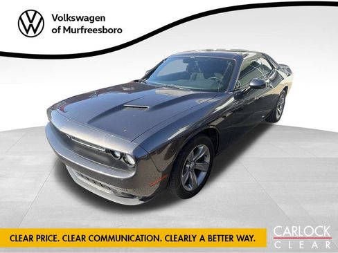 Used 2019 Dodge Challenger SXT RWD image 1