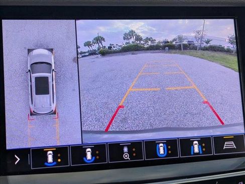 Used 2020 Cadillac XT6 Premium Luxury FWD image 10
