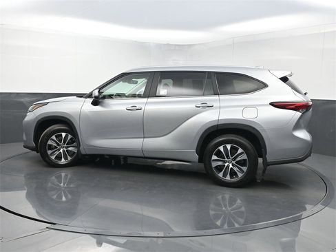 Used 2023 Toyota Highlander XLE image 44