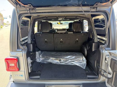 Used 2022 Jeep Wrangler Unlimited Sahara AWD/4WD image 20