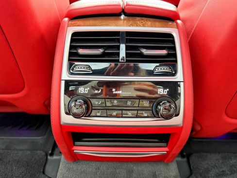 Used 2018 BMW 750i xDrive image 18