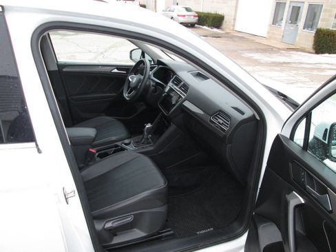 Used 2022 Volkswagen Tiguan SE w/ Panoramic Sunroof Package image 20