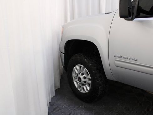 Used 2011 GMC Sierra 2500 SLT w/ Snow Plow Prep Package image 19