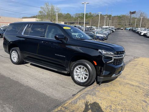 Used 2022 Chevrolet Suburban LS w/ Driver Alert Package AWD/4WD image 6