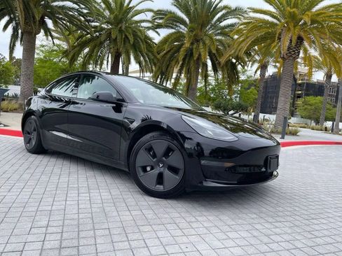 Used 2023 Tesla Model 3 Standard Range image 2