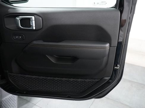 Used 2023 Jeep Wrangler Unlimited Sahara AWD/4WD image 31