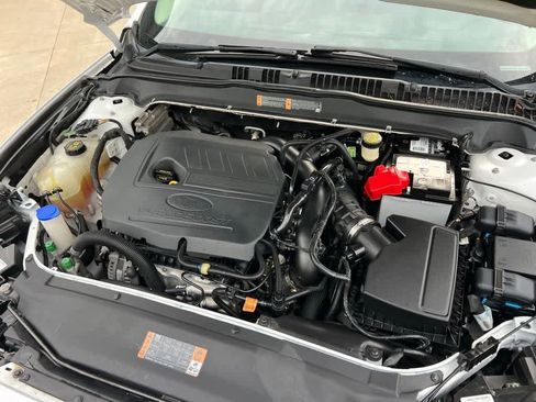 Used 2017 Ford Fusion SE w/ Fusion SE Technology Package image 11