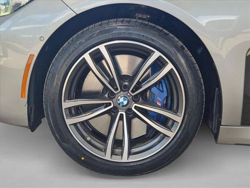 Used 2022 BMW 750Li xDrive AWD/4WD image 24