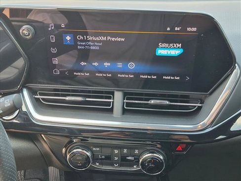 Used 2025 Chevrolet Trax RS FWD image 13