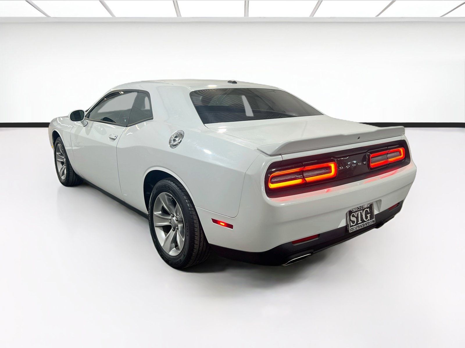Used 2020 Dodge Challenger SXT RWD image 6