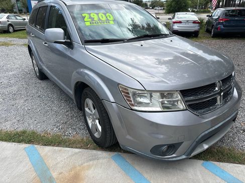 Used 2018 Dodge Journey SXT image 1