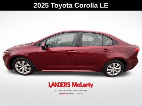 Used 2025 Toyota Corolla LE image 3