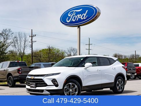Used 2025 Chevrolet Blazer LT AWD/4WD image 1