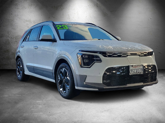 Used 2023 Kia Niro Wave FWD image 2