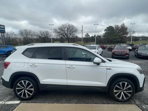 Used 2022 Volkswagen Taos SE image 5