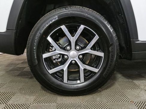 Used 2025 Jeep Grand Cherokee Limited AWD/4WD image 16