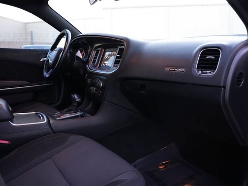 Used 2019 Dodge Charger SXT image 21