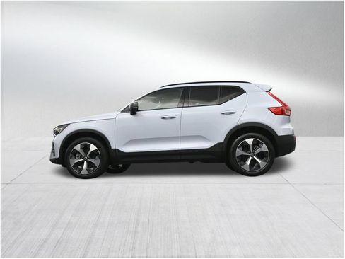 Used 2024 Volvo XC40 B5 Plus w/ Climate Package AWD/4WD image 23