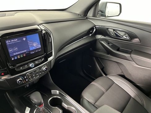 Used 2023 Chevrolet Traverse RS image 36