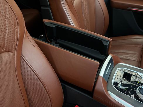 Used 2022 BMW X7 M50i image 40