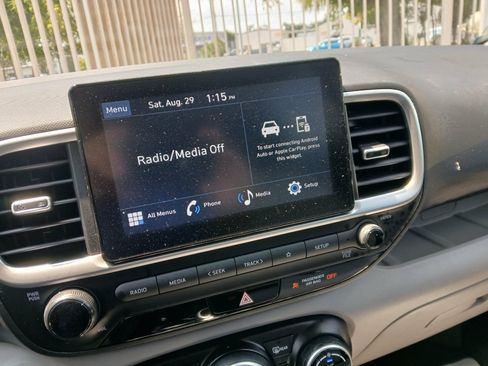 Used 2025 Hyundai Venue SEL FWD image 13