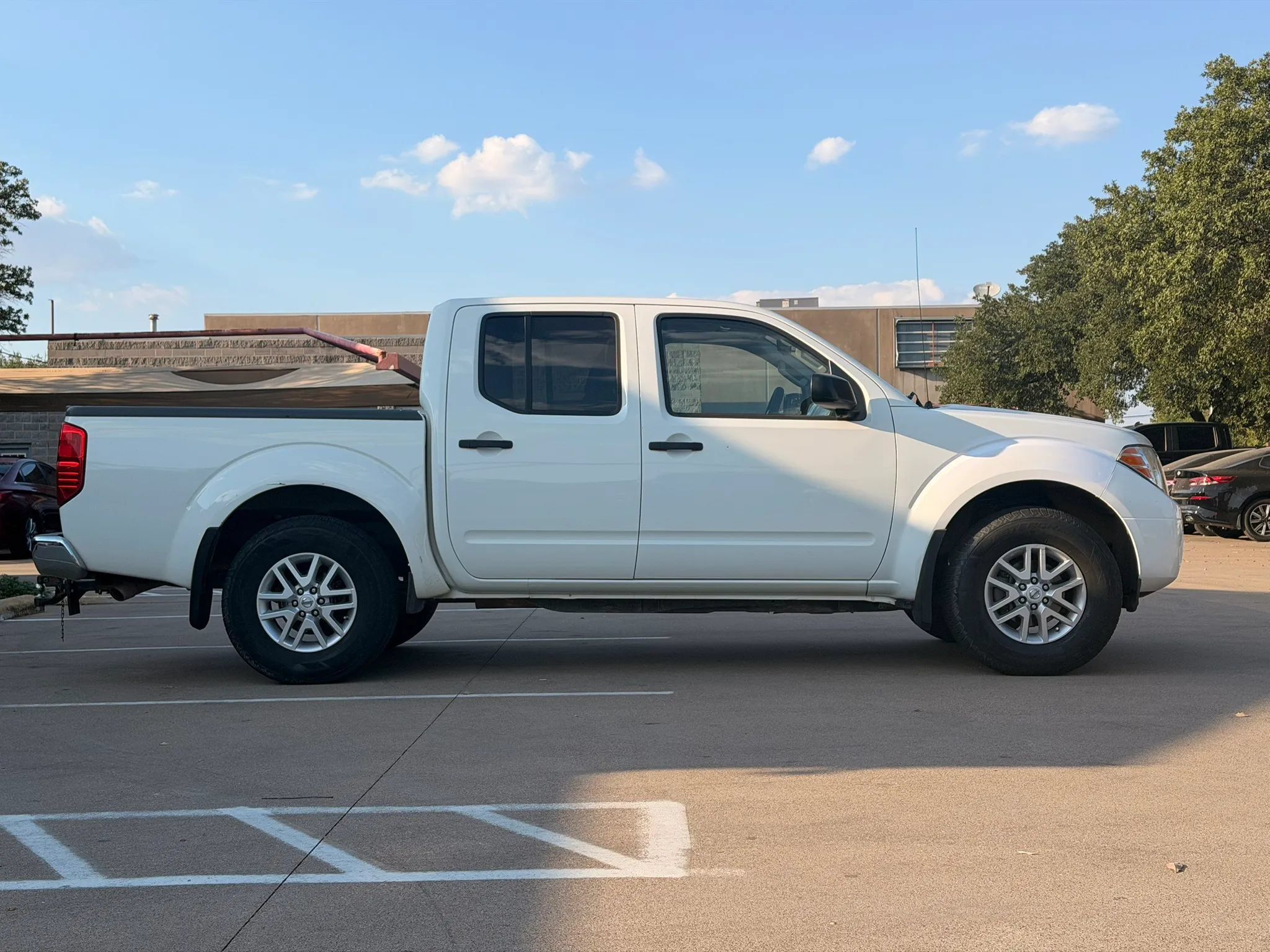 Used 2017 Nissan Frontier SV w/ SV Value Truck Package AWD/4WD image 2
