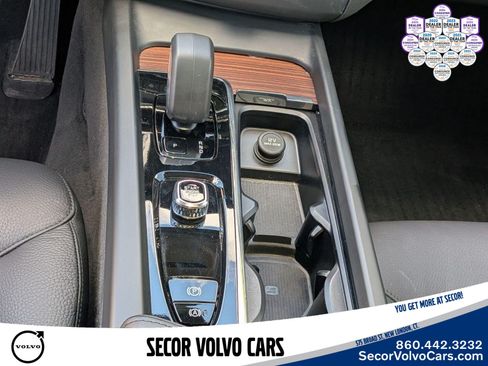 Certified 2024 Volvo XC60 B5 Plus w/ Protection Package Premier AWD/4WD image 18