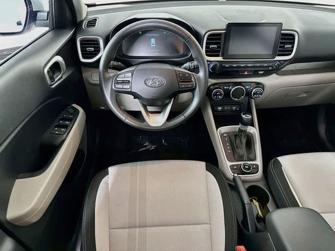 Used 2026 Hyundai Venue SEL FWD image 9