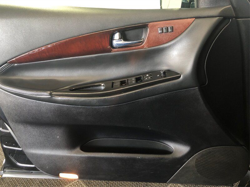 Used 2009 INFINITI EX35 Journey w/ Technology Pkg RWD image 16