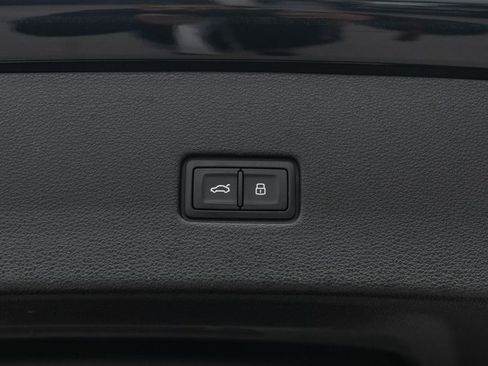 Used 2023 Audi Q8 Premium Plus w/ Premium Plus Package image 39