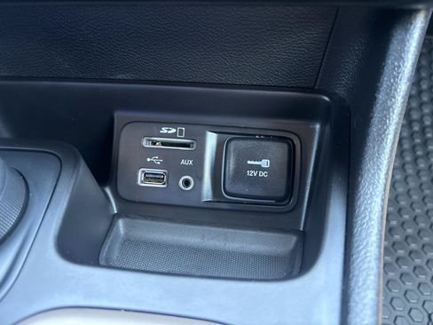 Used 2017 Jeep Cherokee Latitude w/ Cold Weather Group AWD/4WD image 22