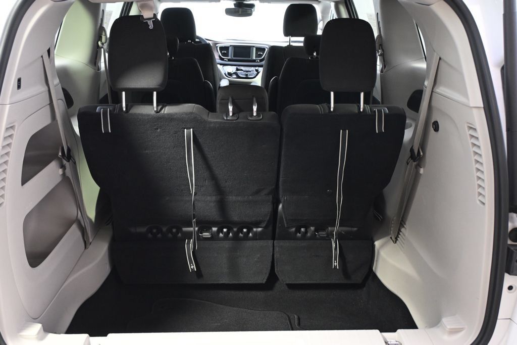 Used 2024 Chrysler Voyager LX FWD image 16