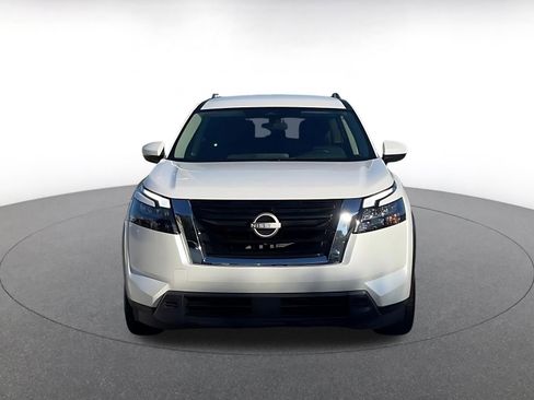 Used 2025 Nissan Pathfinder SV image 4