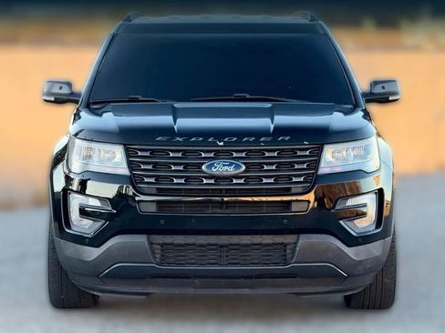 Used 2017 Ford Explorer XLT w/ Equipment Group 202A image 5
